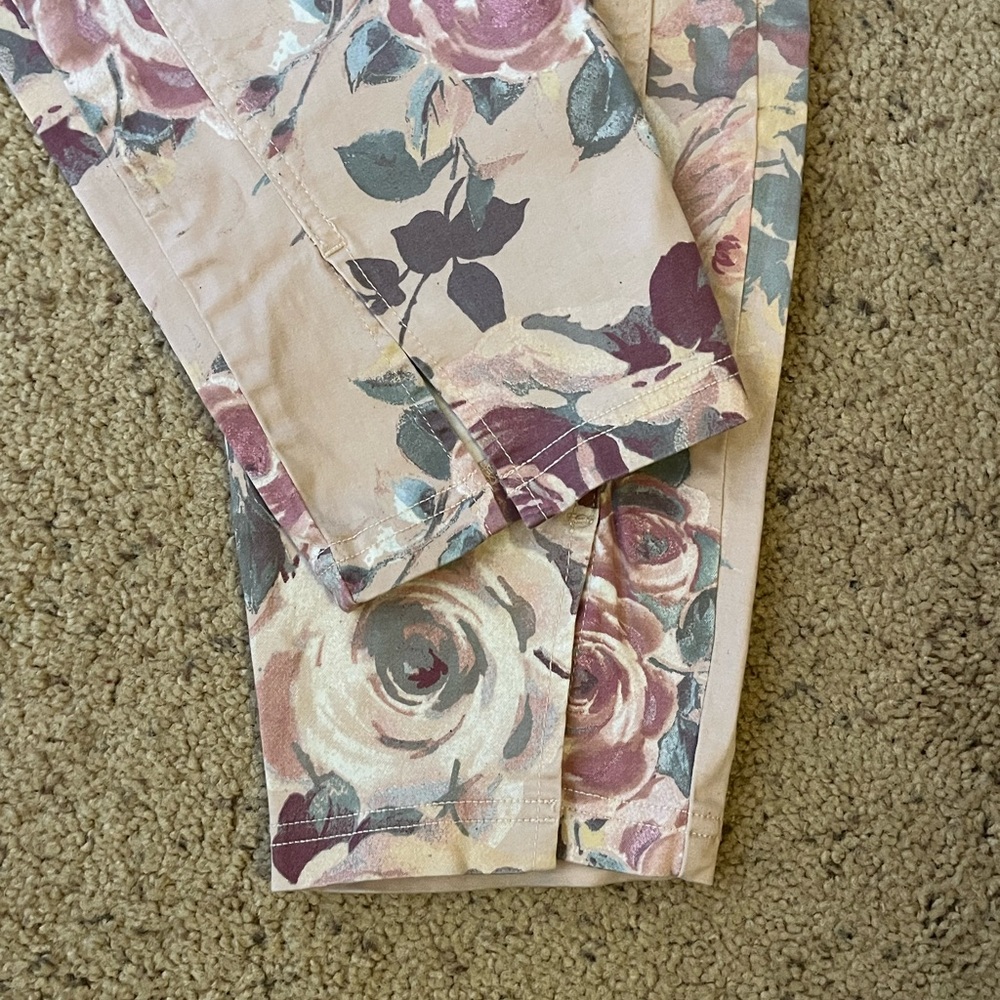 HUE Floral Skinny Leg Pull on pants!  Size XL - Picture 4 of 9
